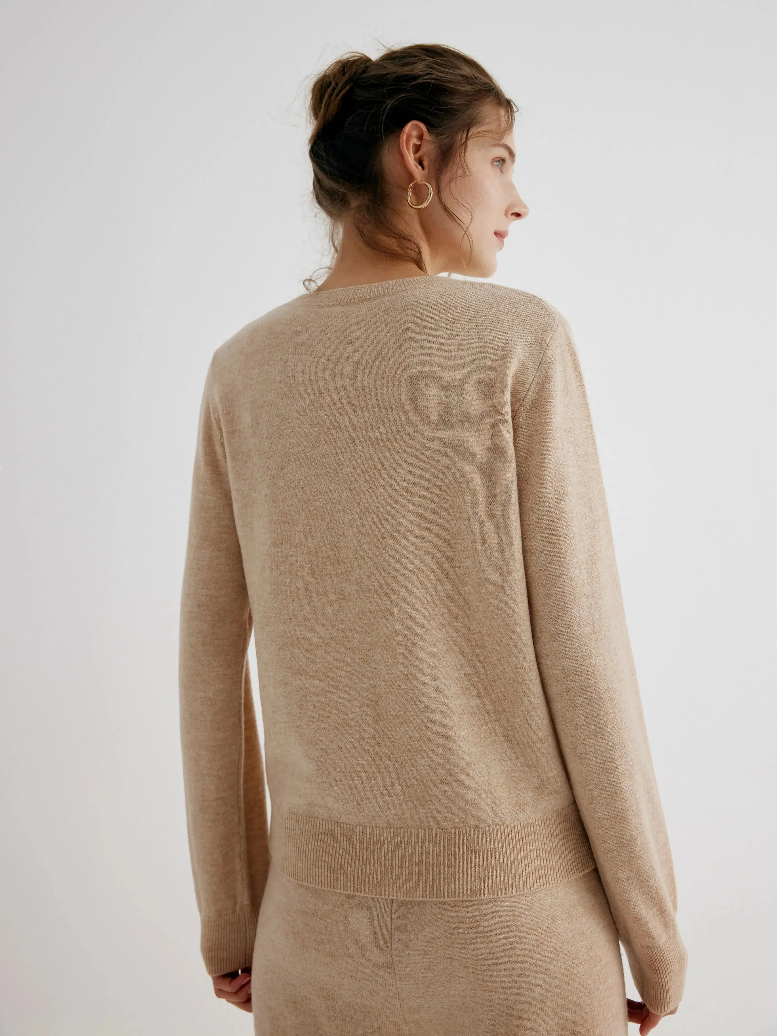 Nina 100% Merino Wool Oatmeal Fitted Crewneck Pullover
